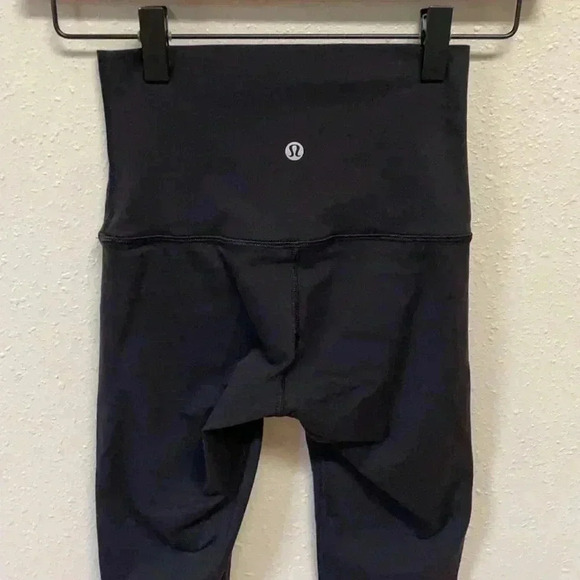 LULULEMON Women’s Capri Leggings - Picture 7 of 9
